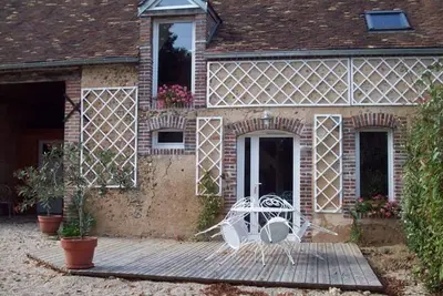 Image de Maison de campagne rénovée avec jardin privatif - 2 chambres, 2 sdb, séjour spacieux