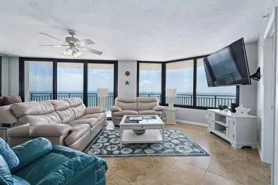 Image de Beachfront 3 Bed, 3 bath Condo, Balcony & Pool