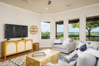 Image de Luxe Home on the Lake! * 4/3 Entire House *Amazing Lake Views * Lake and Area Attractions