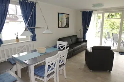 Image de Bright, friendly apartment near the beach!