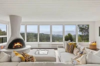 Image de Outlook: Ocean View 4 Bedroom 3 Bath Updated Home