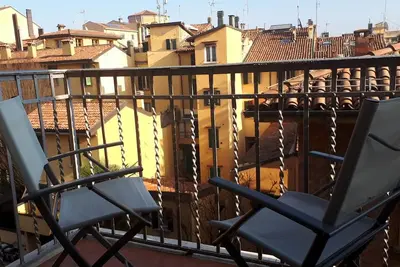 Image de Casa In Paradiso, entire apartment with balcony-historic center/Pratello