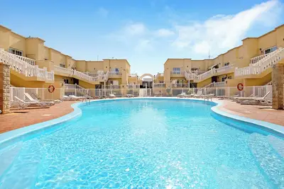 Image de Maison de vacances \"Sol y Mar Caleta de Fuste\" avec piscine partagée, jardin et Wi-Fi