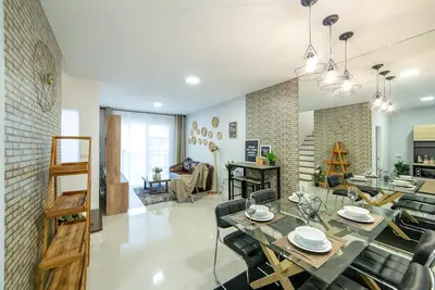 Image de 3Bd room townhouse near shopping mall and International school + Free parking