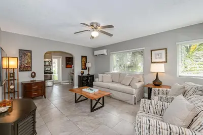 Image de Beautiful downtown Melbourne Beach renovated apartment one block from the beach!