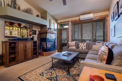 Image de Cl3305 | Top Floor | Vaulted Ceilings | 10 Hot Tubs | Winter Shuttle