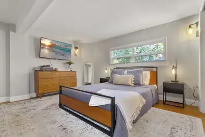 Image de Unique 1-Bedroom Basement unit 8 min to the beach