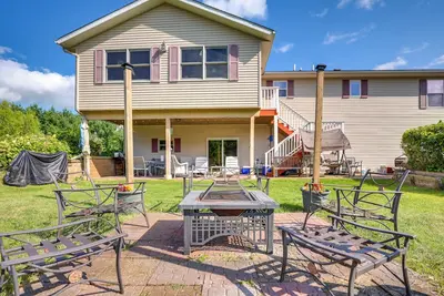 Image de Chic Apple River Escape w/ Fire Pit!