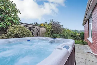 Image de Lovely Bungalow in the Cambrian mountains with a private hot tub.
