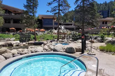 Image de Carey's 2 Bd 2 Bath, Kitchenette, Palisades Slopeside Luxury Tahoe Condotel