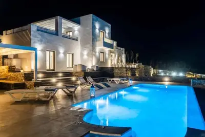 Private Pool, Daily Maid Service, Private Helipad, Family Friendly