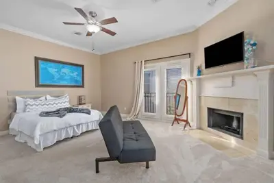 Image de Sawyer’s home Rustic 3 bd 3. 5 bath Museum district