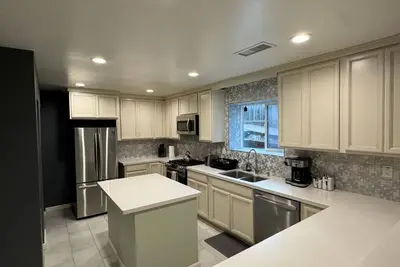 Image de Remodeled Apartment in Crockett! Great for 4