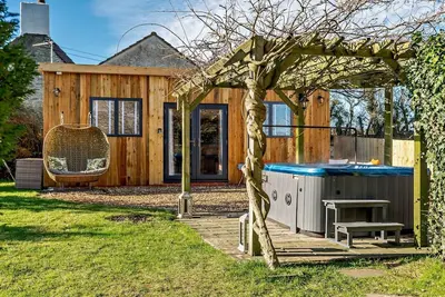 Image de Log Cabin near Bath with Hottub
