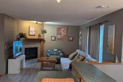 Image de 6 beds entire house fenced Yard, 2 car Pad + Garage (3 beds at basement)