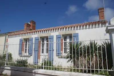Image de Villa maraichine, grand jardin, wifi, 400m de la Plage et 600m du Marché