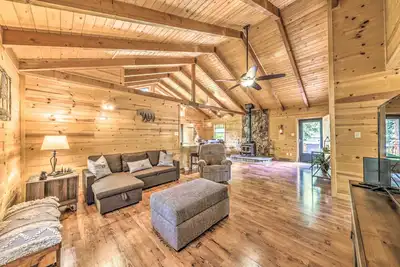 Image de Updated Ruidoso Cabin w/ Spacious Deck & View