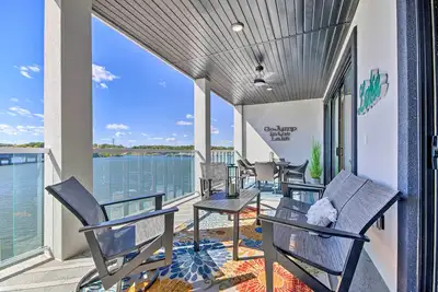 Image de Lake-View Patio + Pool Access: Osage Beach Condo