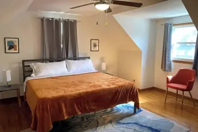 Image de • Lively Cottage 2 King Beds 4 Bed 2 Bath •