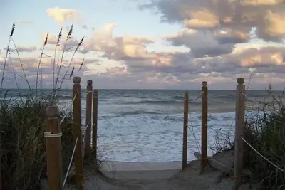 Image de 2 bdrm 1 bath 533 Nettles Blvd Jensen Beach, sleeps 7; Resort, hot tubs, Beach