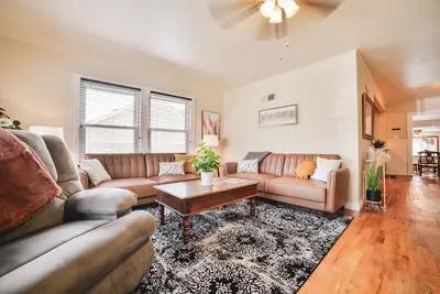 Image de Large Home next to Southeast Hospital - 2 King Beds - Fast Wifi