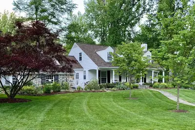 Image de Beautiful historic New England style home in quiet, residential neighborhood