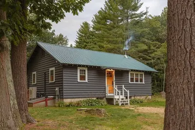 Image de This cabin is a 2 bedroom(s), 1 bathrooms, located in Eliot, Me.