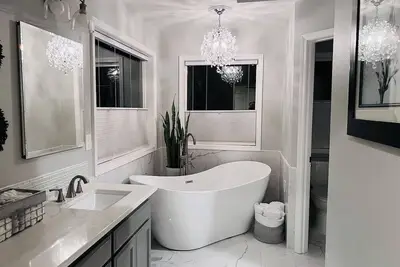 Image de Bella: luxury, spacious 5 Br, game room, fire pit