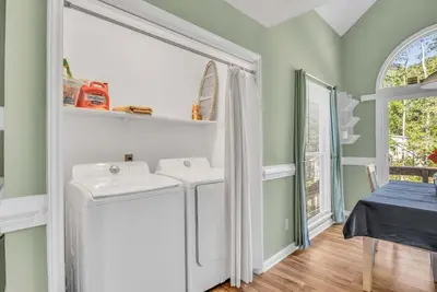 Image de Carolina Cottage - Sleeps 11 - 20 mins to Raleigh - Game/Movie Room w/Projector!