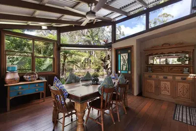 Image de Spa with tropical garden view, cozy fireplace - Beach 10km - Eumundi Markets 6km