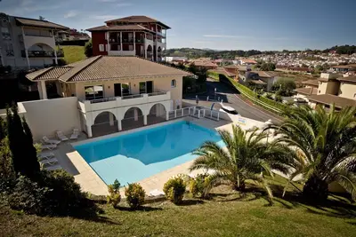 Image de Studio cosy, à 500m de la plage | Accès piscine