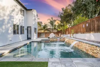 Image de King Bed Temecula Getaway! Amazing Pool & Theatre