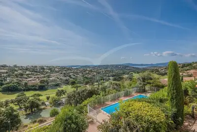 Image de Appartement avec belle vue dégagée collines et mer