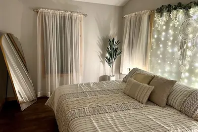 Image de Boho Style Cabin with Sauna and Firepit!