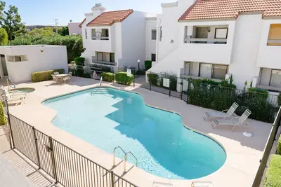 Image de Fully Remodeled Downtown Scottsdale Boutique Condo Community