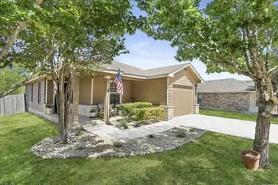 Image de 2. 5 miles to Lackland Bmt/12 miles to Sea World/Riverwalk