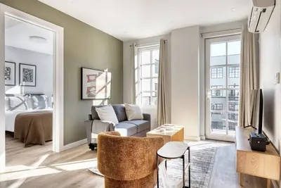 Image de Premium Dumbo 2br w/ W/D, Roof & Gym, nr TimeOut Building, by Blueground