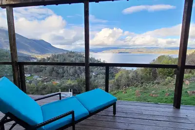 Image de Unobstructed Lake and Mountain View home with movie room