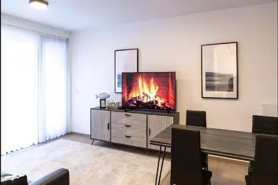 Image de Spacious 1br walk to Diamond District