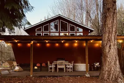 Image de Red Barn Getaway, Mountain View’s with hot tub and firepit and Bbq