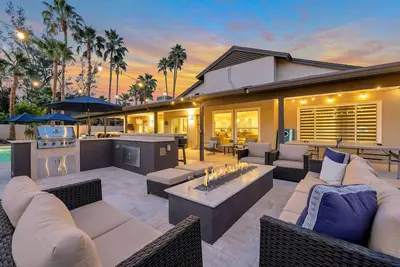 Image de Family Friendly Scottsdale Retreat, w/3 King Suites, Heated Pool + Spa, Putting Green, Game Room