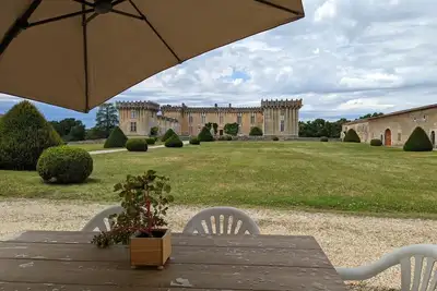 Image de Gîte charmant au cœur d'un château historique avec parc, proche de Cognac, idéal famille et nature