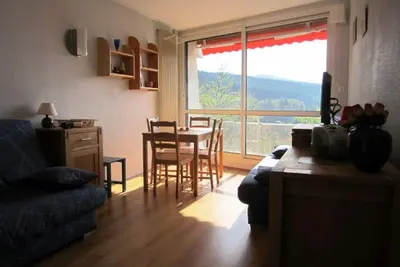 Image de Studio rénové 4 personnes, pied des pistes, balcon sud, Tv/Dvd, cuisine équipée, parking gratuit.