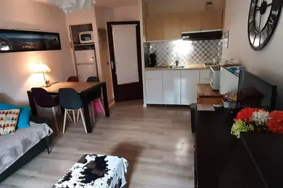 Image de Joli studio rénové 4 pers. avec balcon et Wifi - 10 min à pied du village, parking privatif