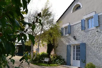 Image de Gîte au bord de la Charente avec jardin privatif, wifi fibre, vélos et équipements familiaux