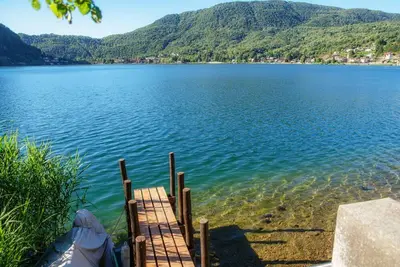 Image de Appartement avec vue à 180° sur le lac de Lugano à Ponte Tresa (La Finestra Blu)
