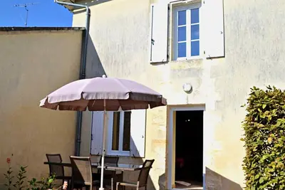 Image de Gîte Charentais avec Terrasse, Jardin et Randonnées - Idéal Familles et Animaux Acceptés