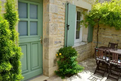 Image de Charmante maison en pierre avec cour privée, équipements bébé, vélos, proche de la Charente