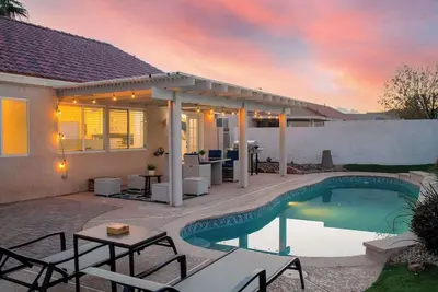 Image de 4br Vegas Home+Pool with a Chic Modern Touch