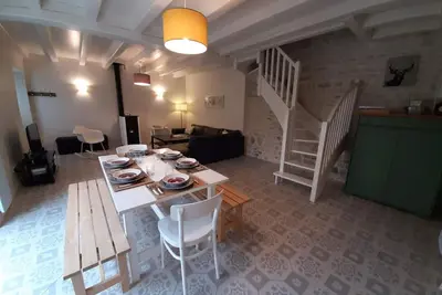 Image de Maison de charme avec équipements bébé, vélos, fibre, proximité rivière - Coulonges